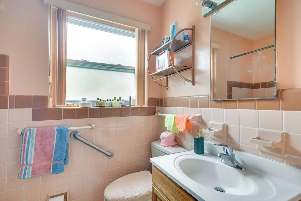 1 Mi to Madeira Beach: Getaway w/ Patio & Grill