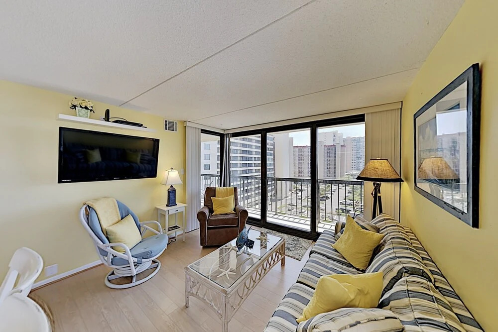 Updated End Unit W/ Ocean Views - Pools, Cinema 2 Bedroom Condo
