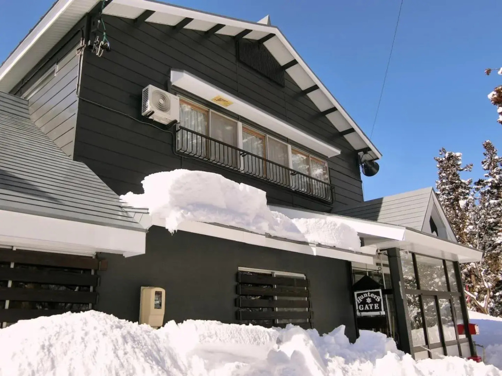 Hunters Gate BIG Ski In Out Lodge at Togari Onsen Kids Pets OK 24 Guests ハンターズゲートは24名まで ペットOK スキーのまま出入で大自然の中で楽しめる広いロッジ