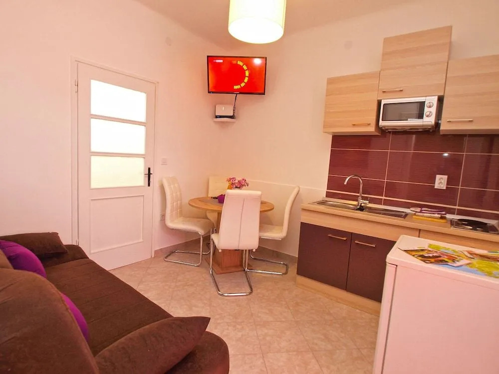 Apartment 1380