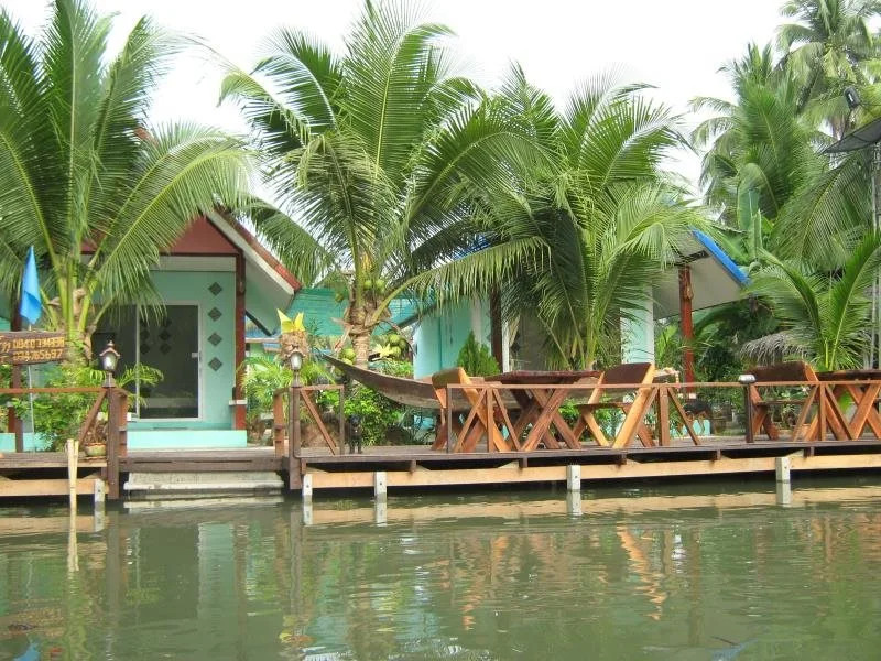 Baan Suanjarean Resort