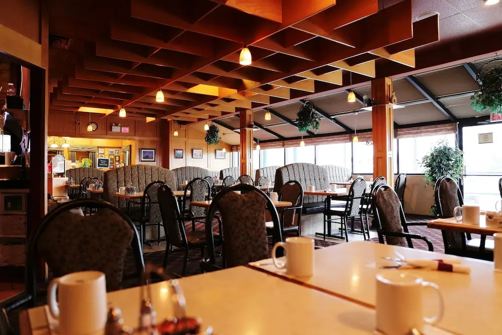 Tamarack Motor Inn