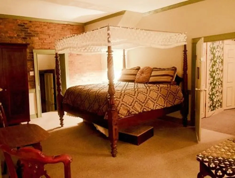 Wayside Inn