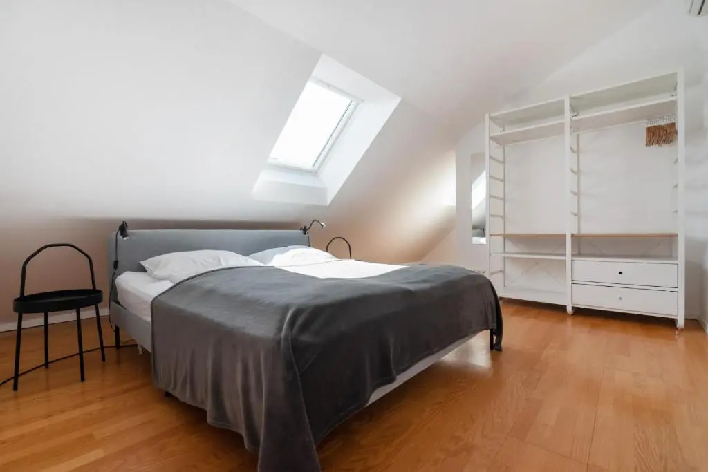 Vienna Roof Top Apartment with Terrace, Parking and AC