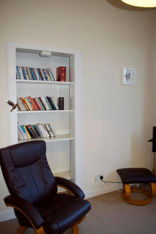 1 Bedroom Central Edinburgh Flat