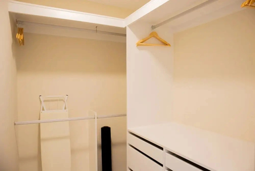 w Enchanting 2BR w Balcony Near Kennedy Park