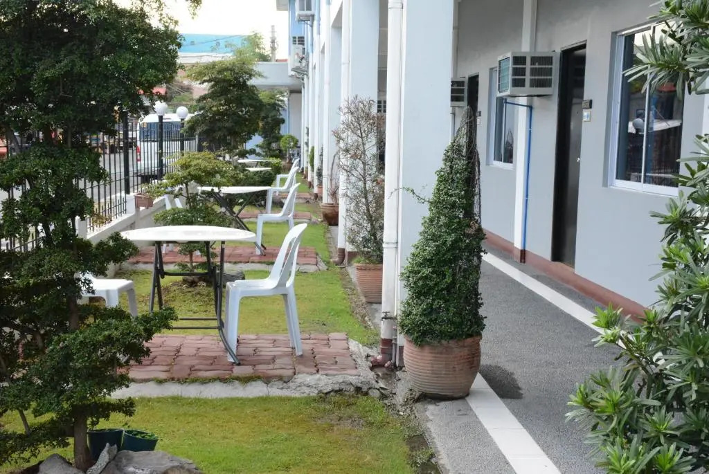 Siayan Travellers Inn