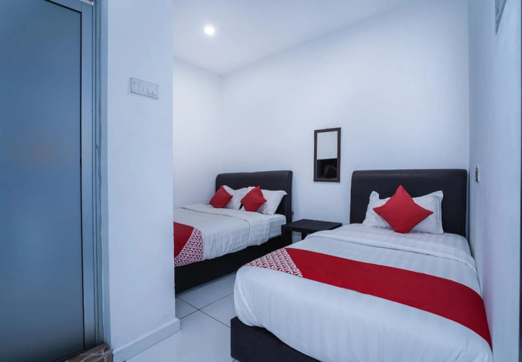 Comma Hotel