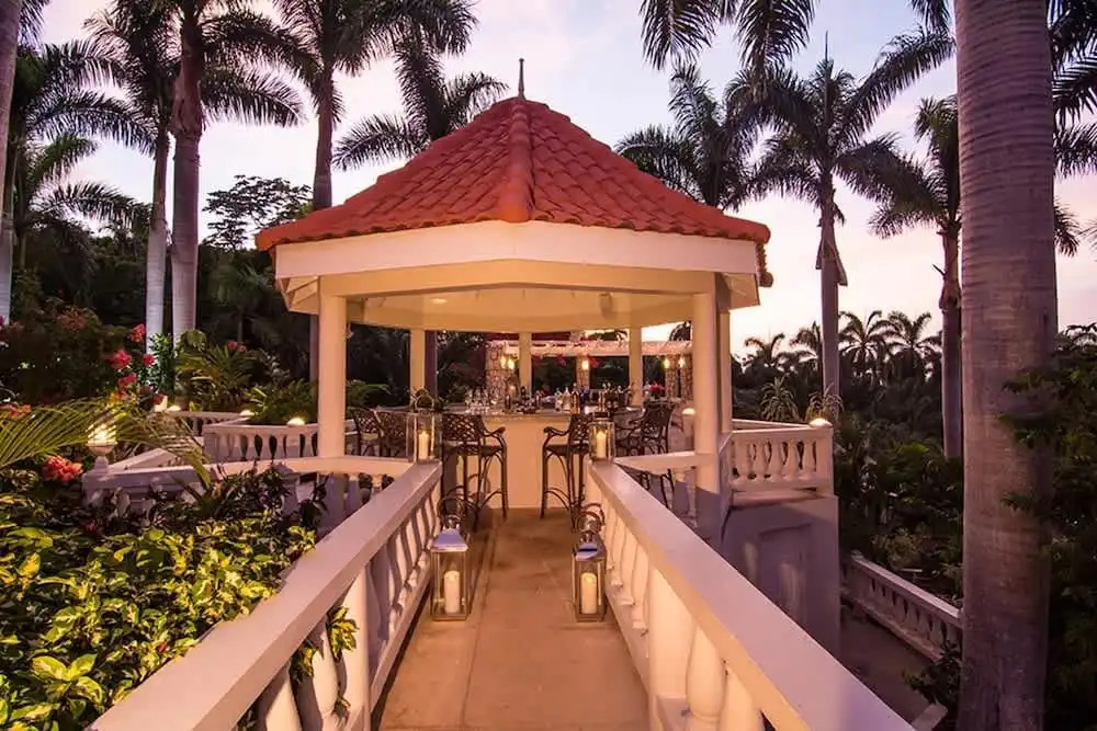 Sprawling 7BR Villa Overlooking the Sea Pool Hot Tub & Resort Access