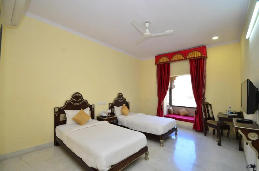 Aaram Baagh Resort