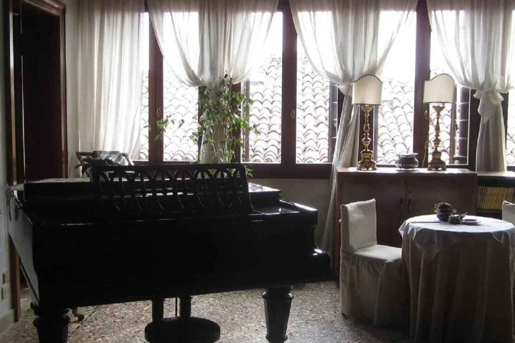 At Home a Palazzo