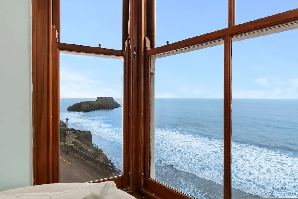 6 Paragon Court - Sea Front Apartment