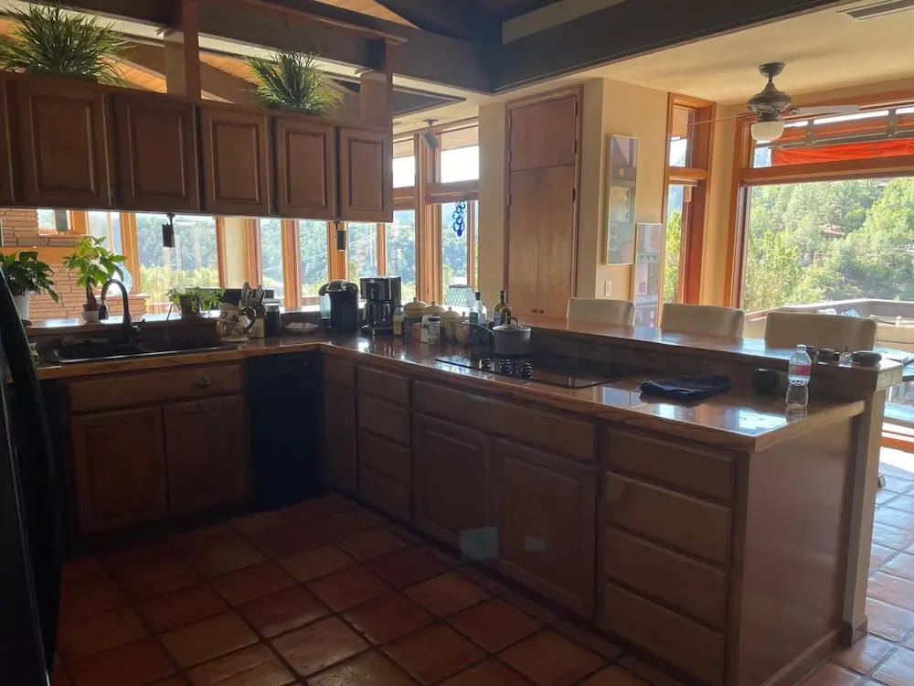 Hilltop Designer Villa, 3 Acres, Forever Views
