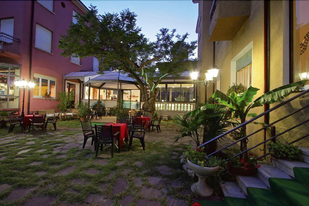 Hotel Flora