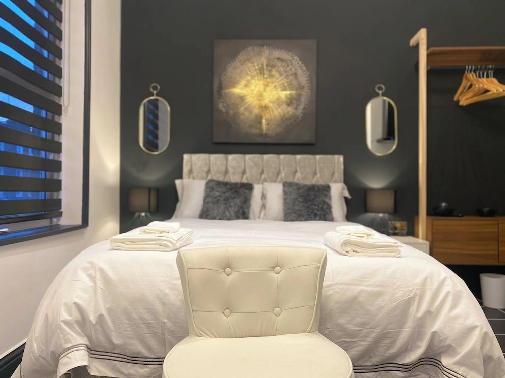 BPR Private Hot-tubs and rooms