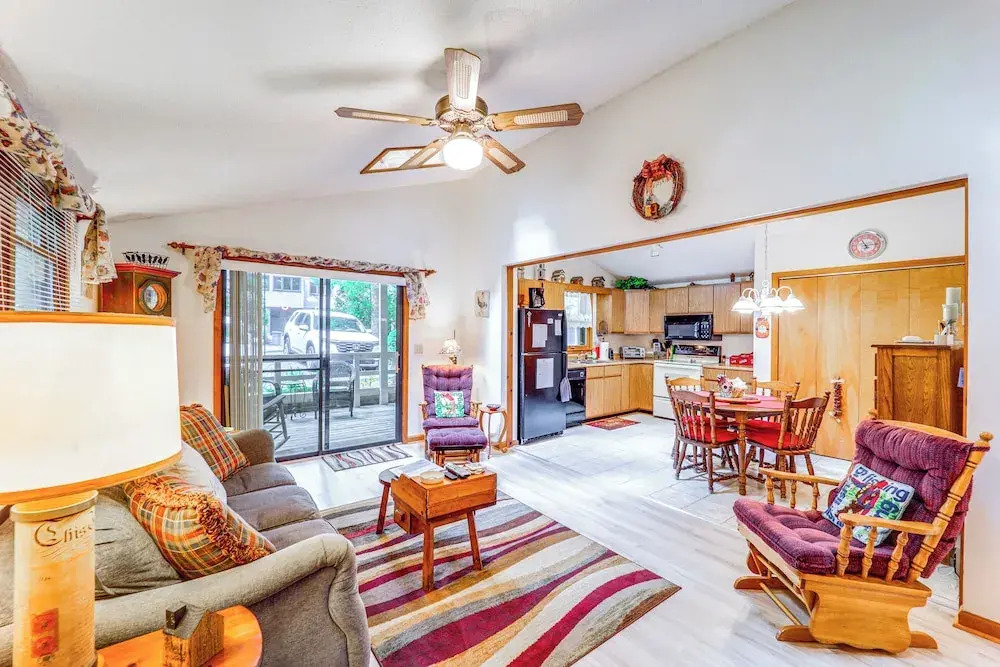 Lake & Pool Access! Outdoorsy Getaway in Newland