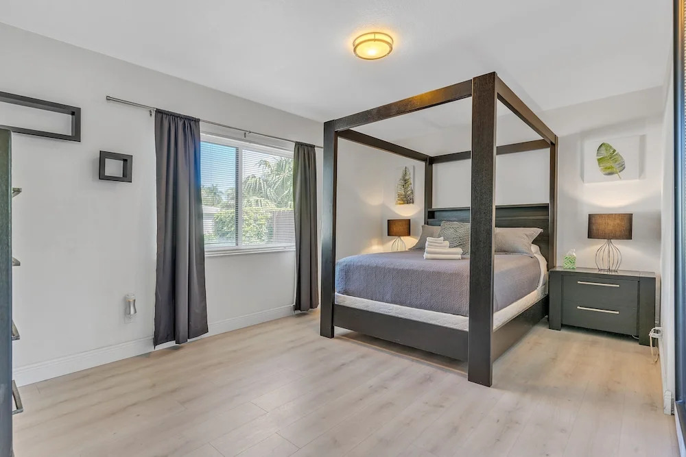 Lakeridge House- 4 Bedrooms/3 Bathroom Home by RedAwning