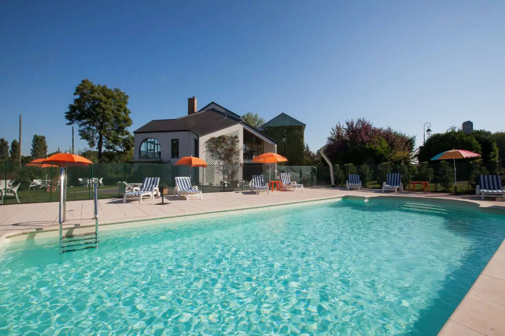 Golf Hotel Colvert - Piscine extérieure et Room Service