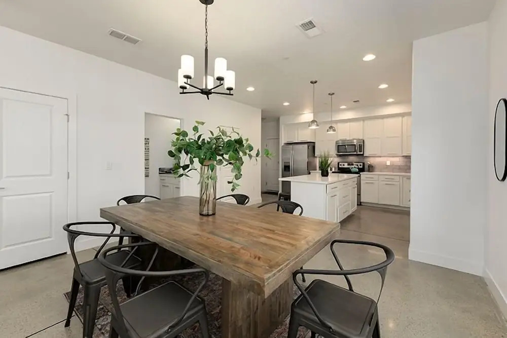 Gorgeous Townhome steps from the Brewery District!