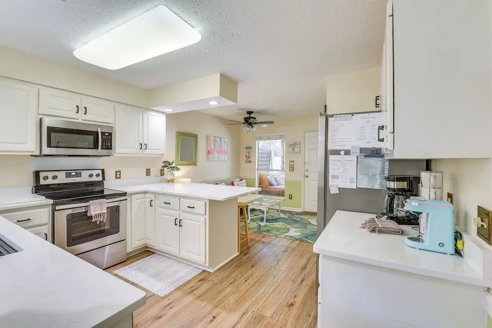 Breezy PCB Vacation Rental w/ Lanai, Walk to Ocean