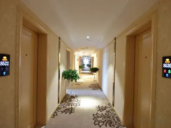 Vienna Hotel (Shou County Jingrun Central City)