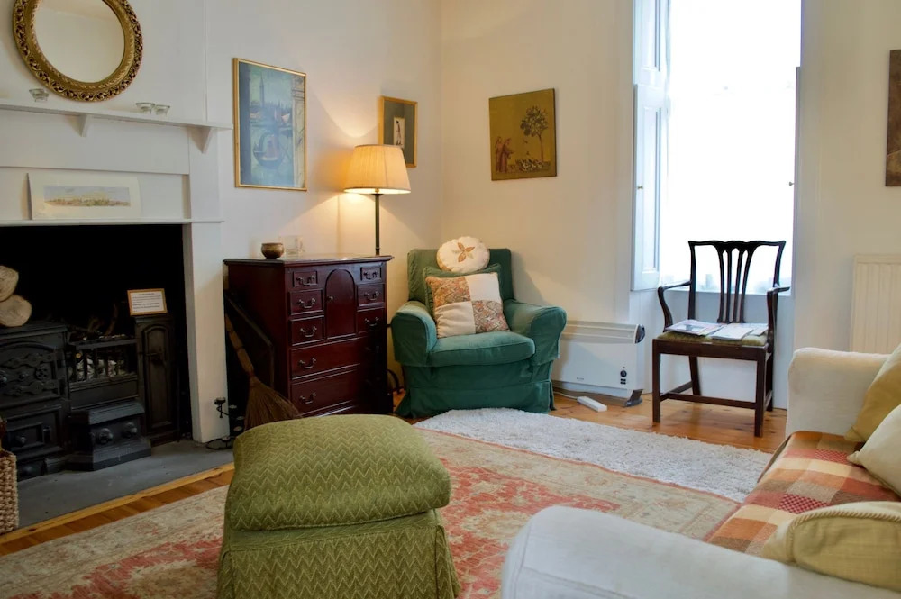 Traditional 2 Bedroom Church Gatehouse