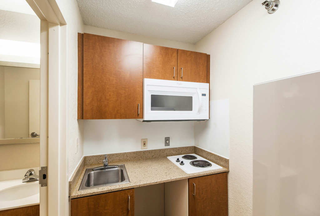HomeTowne Studios by Red Roof Houston - West Oaks - Energy Corridor