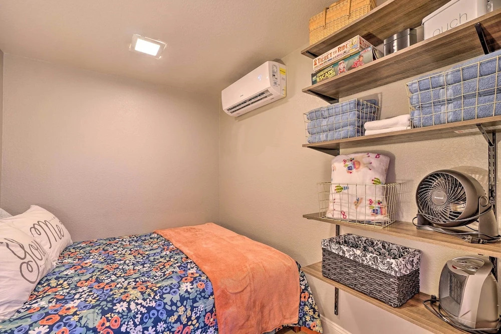 Luxe Route 66 Getaway w/ A/C in Downtown Williams!