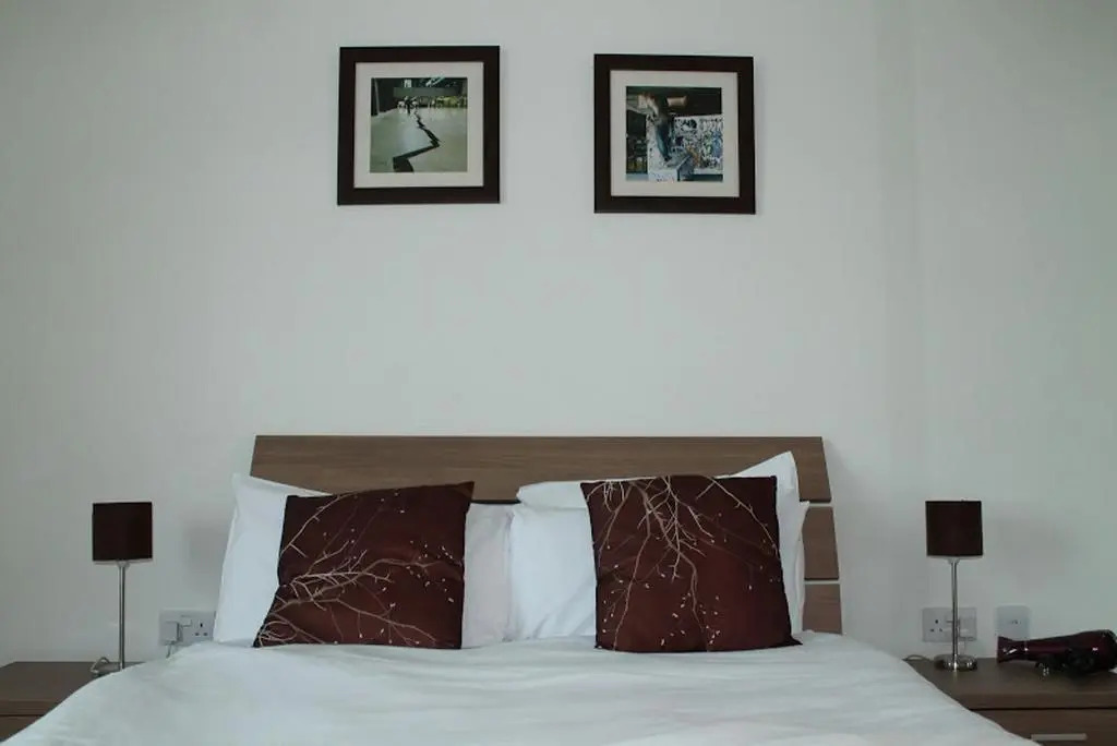 House Of Moli - Commercial Road Apartments