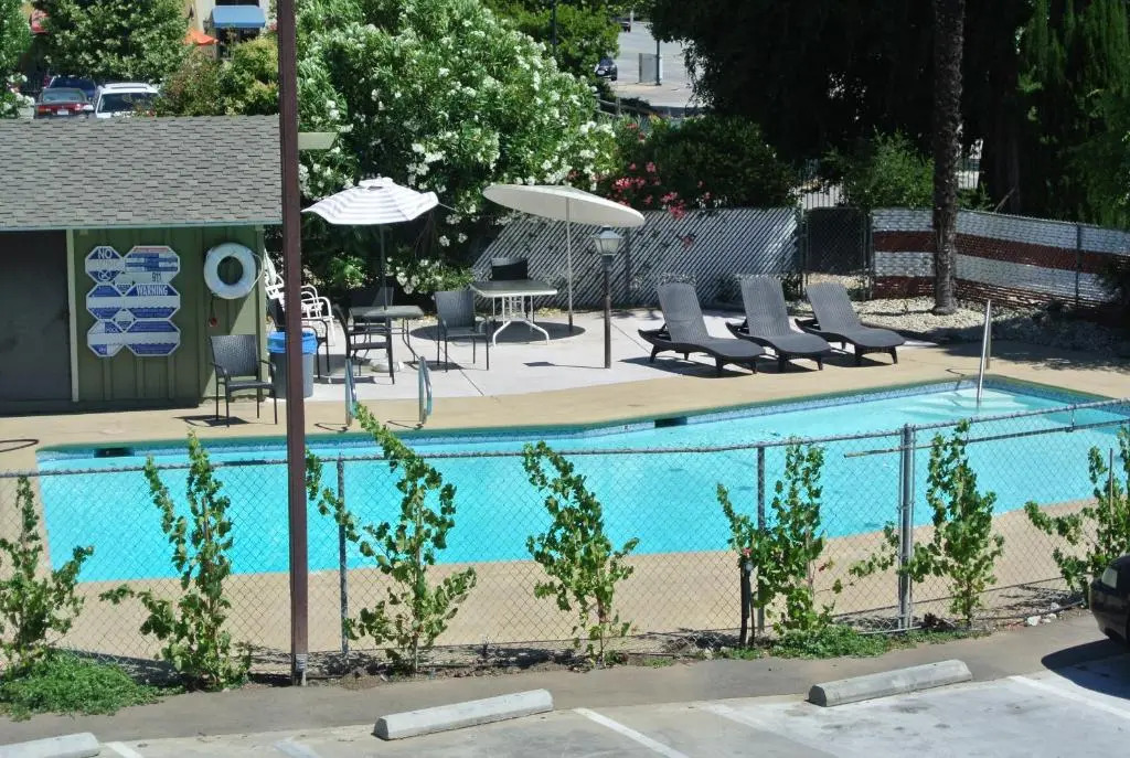 Vino Inn & Suites