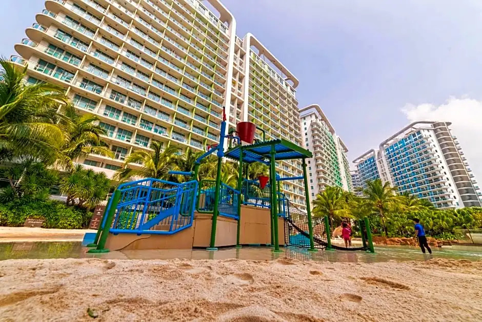 A2JSuites 1BR Azure Smart Home Suite Near Malls & Airport