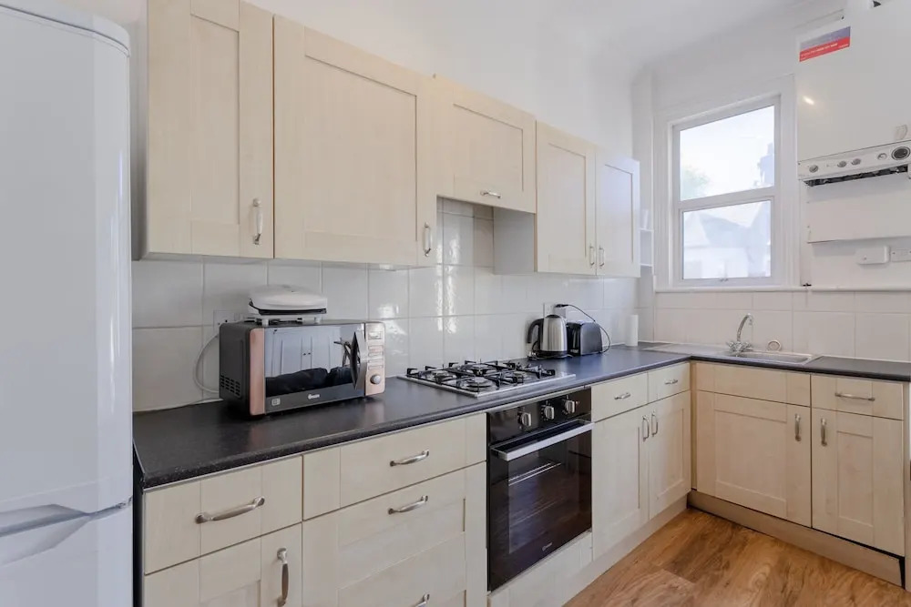 Comfortable 3 Bedroom Flat in Battersea