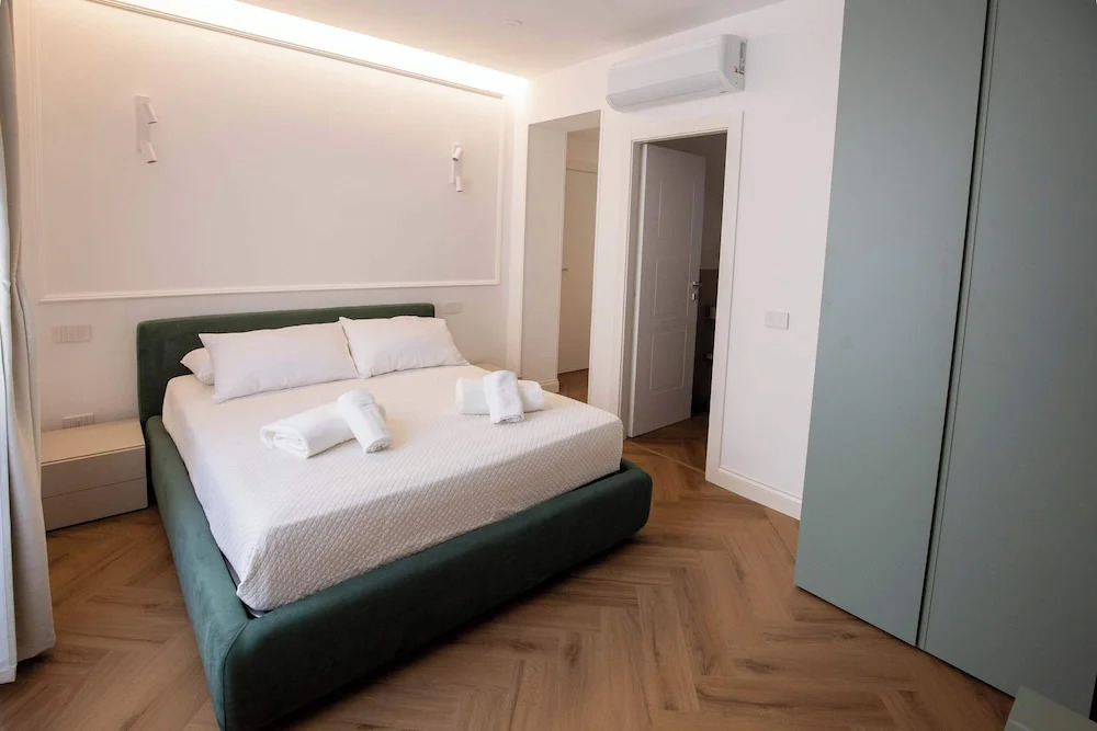 Colosseum Holidays - Luxury 3 Bedroom Apartment