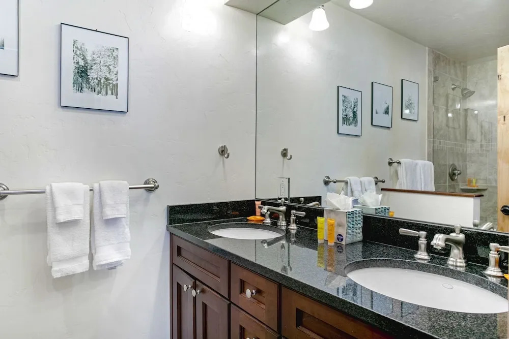 82 Ridgepoint 3 Bedroom Townhouse by RedAwning