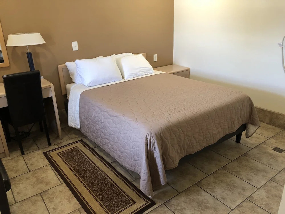 Topper Motel