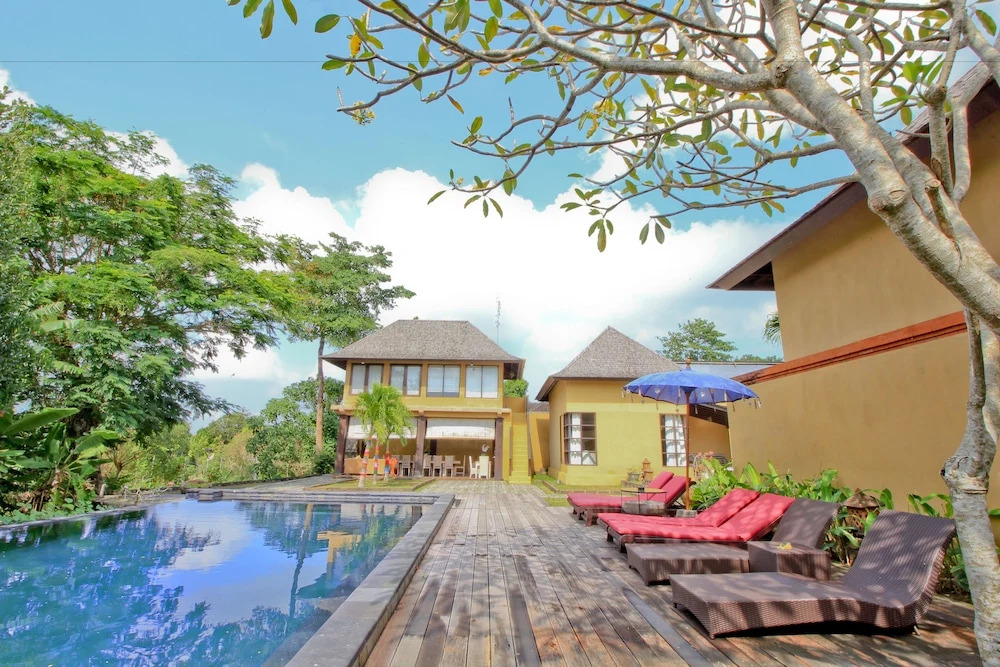 Villa Mimpi - Spacious Luxury 1BR Villa with Pool, 350m from the Beach