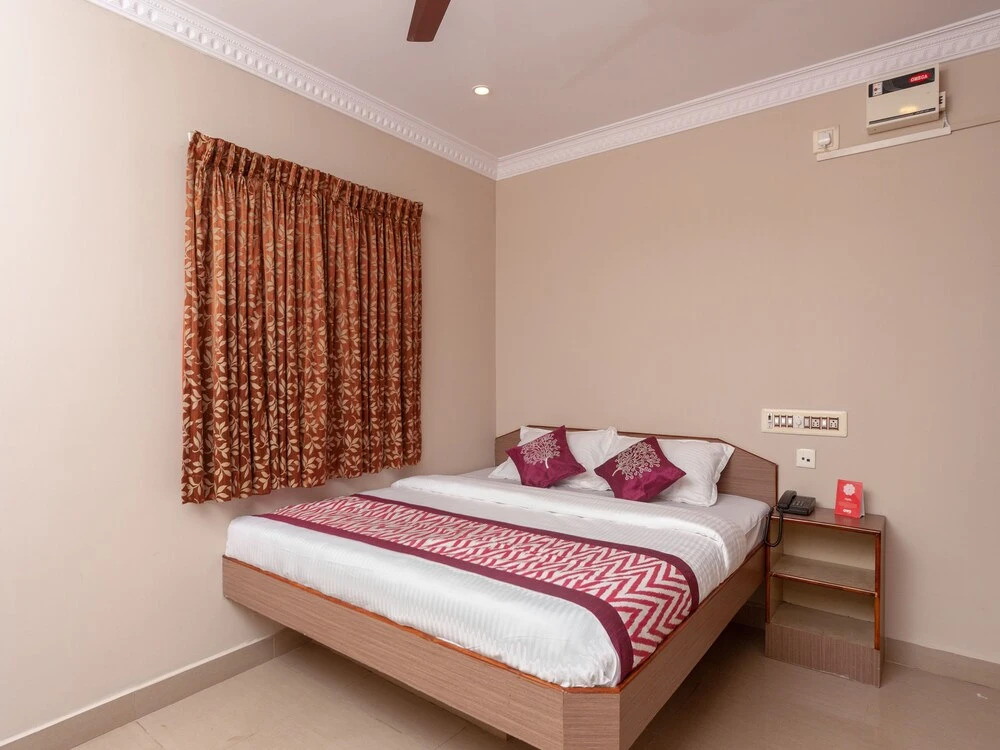 OYO 15477 New Royal Inn