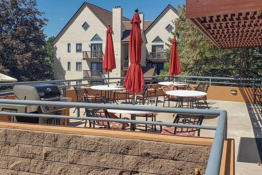 Condo w/ Patio & Pool Access in Greenwood Village