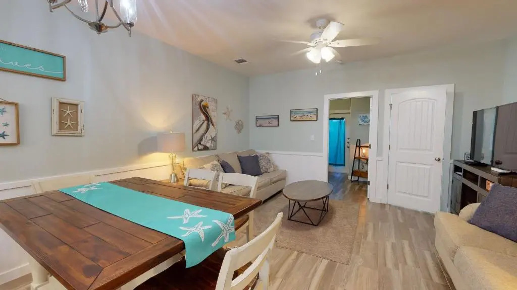 BC106 Stay and play at Twisted Pelican, this cozy home steps from all of the activities in Port A