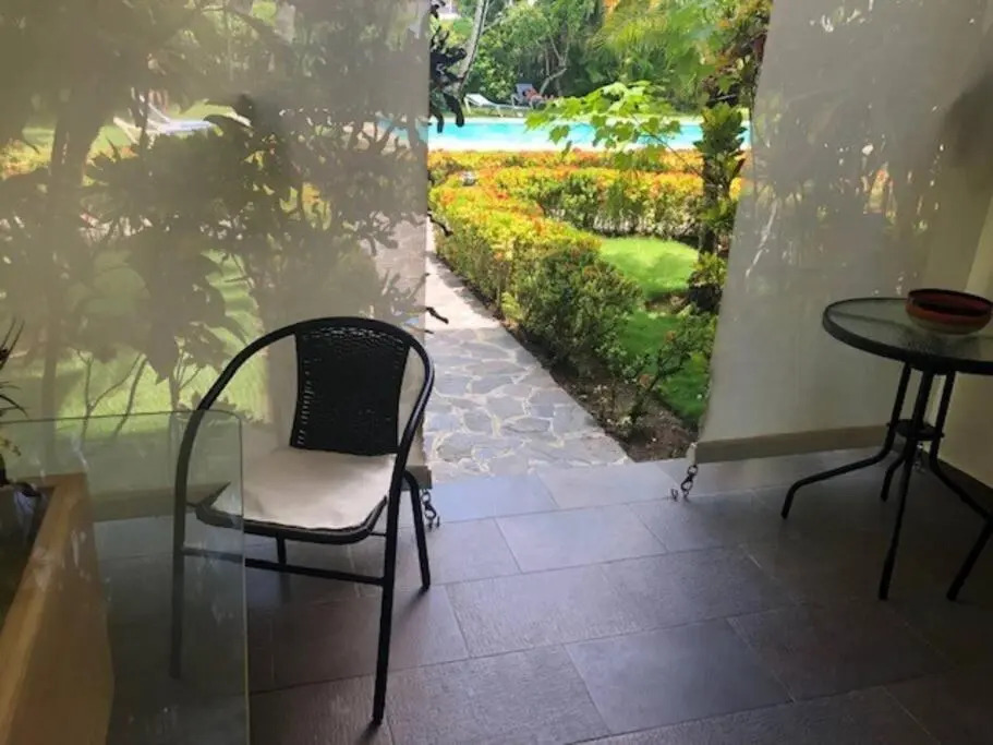 Casa Iris - Lovely 1 bdrm condo with pool; steps to the beach