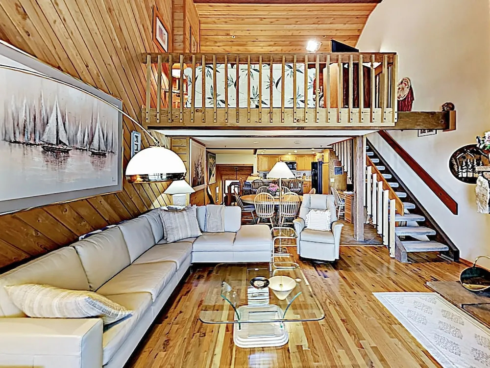 New Listing! Deer Valley Townhome W/ Hot Tub, Pool 3 Bedroom Townhouse
