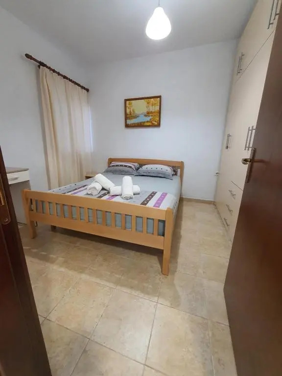 Cozy 1 Bedroom apartment near parks, cafes & restaurants