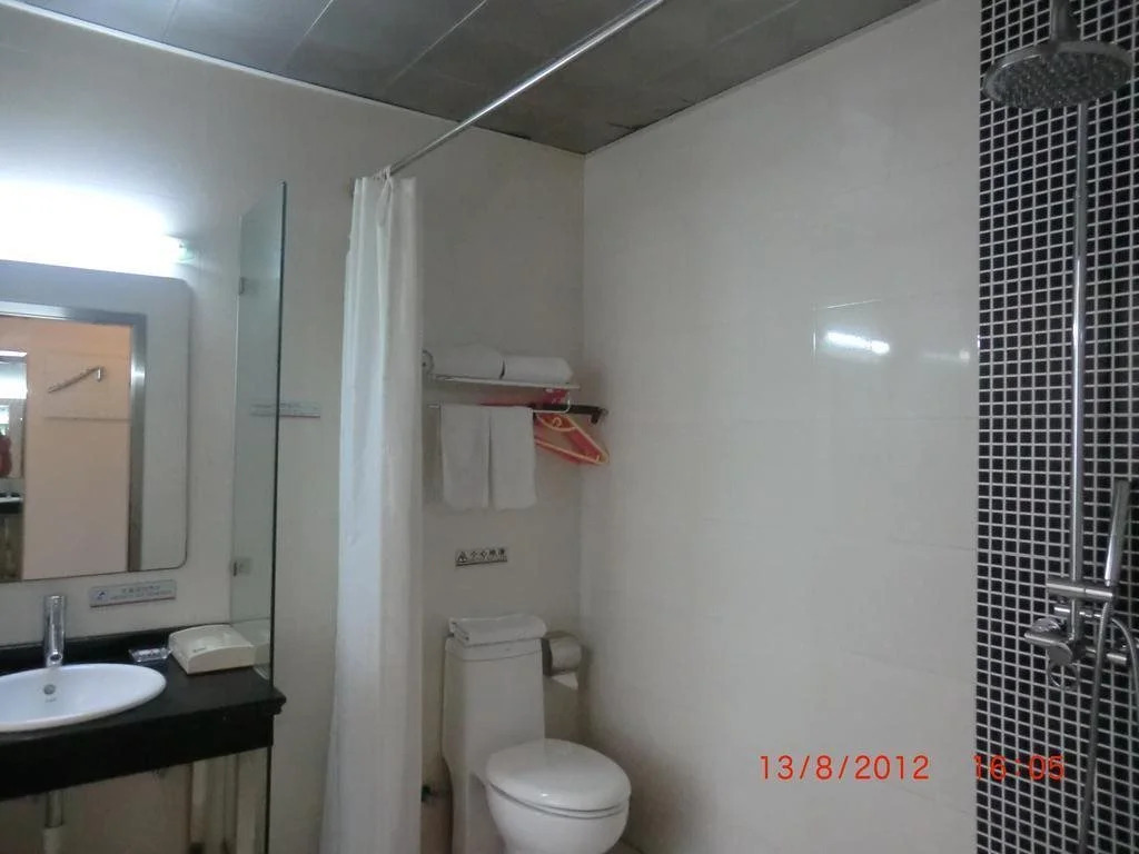 Super 8 Hotel Bengbu Railway Station
