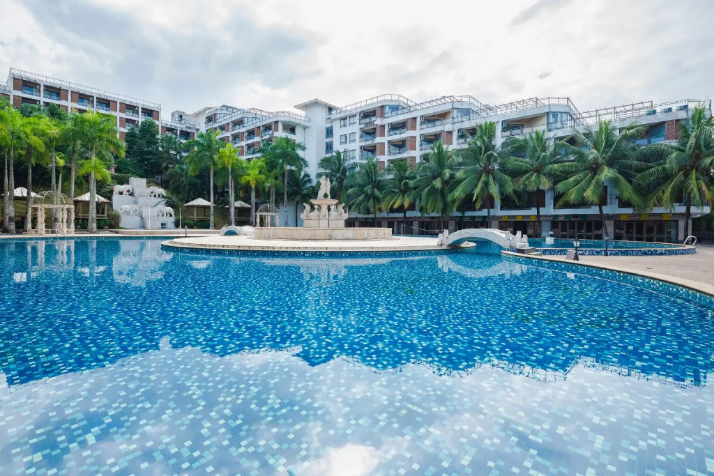 Xinglong Old Banyan Hotel