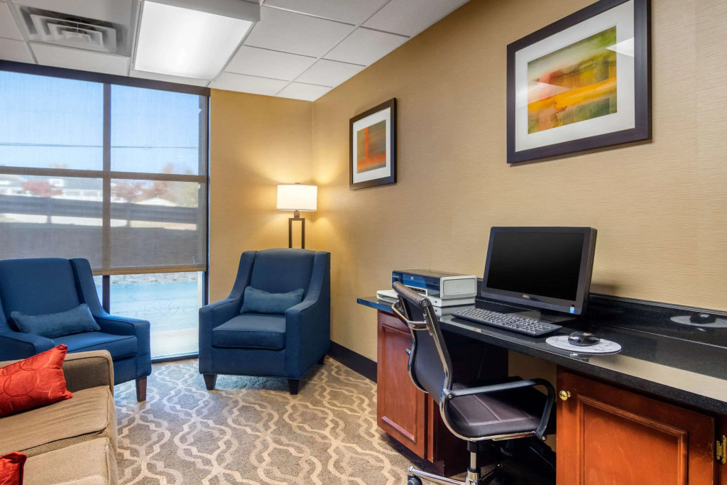 Comfort Inn & Suites LaGrange East