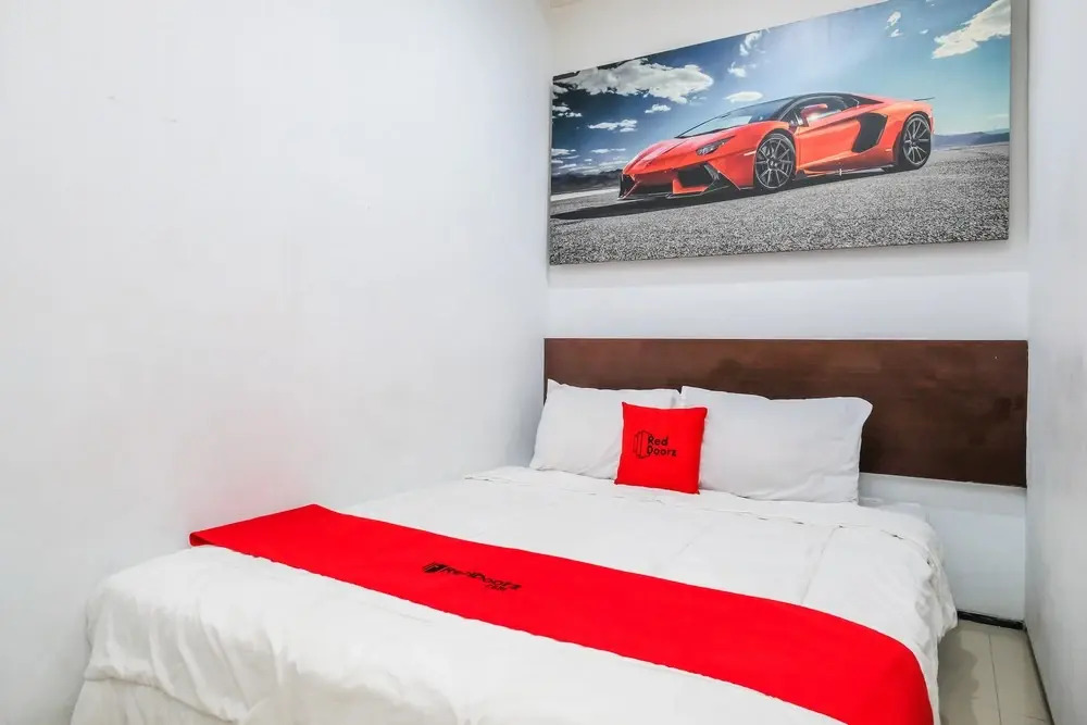 RedDoorz Padang Pasir near Petra University Surabaya