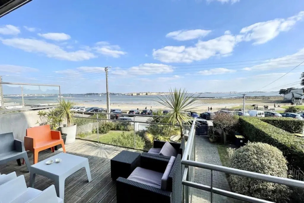 LUXURY T3 neuf de standing Front de mer vue 180
