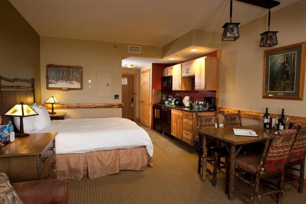 Hope Lake Lodge & Indoor Waterpark