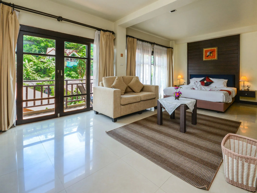 Enjoys Beach House Karon