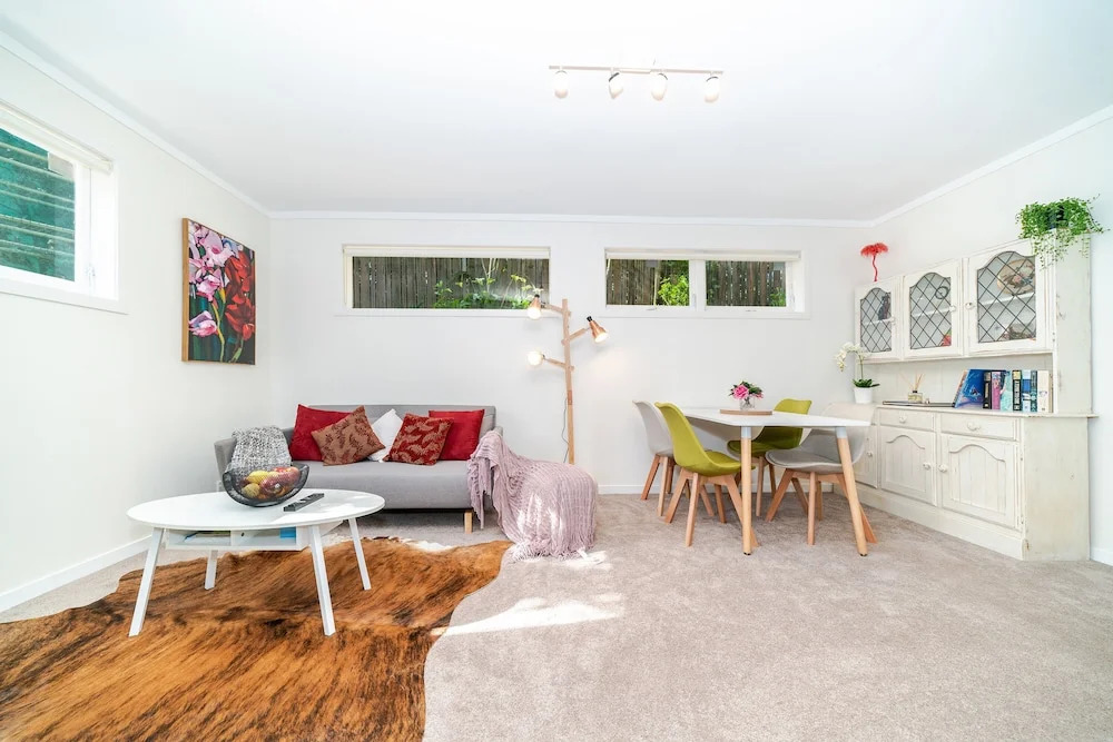 Fantail 2 Bedroom Unit walk to Beach & Park